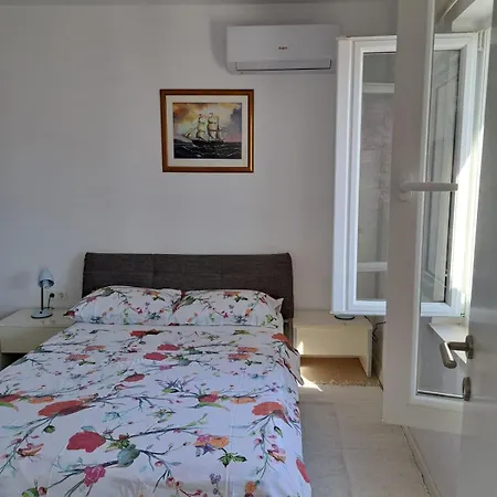 Lidie Apartman Uble